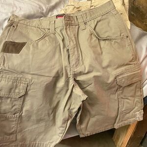 Wrangler Workwear Khaki Cargo Shorts